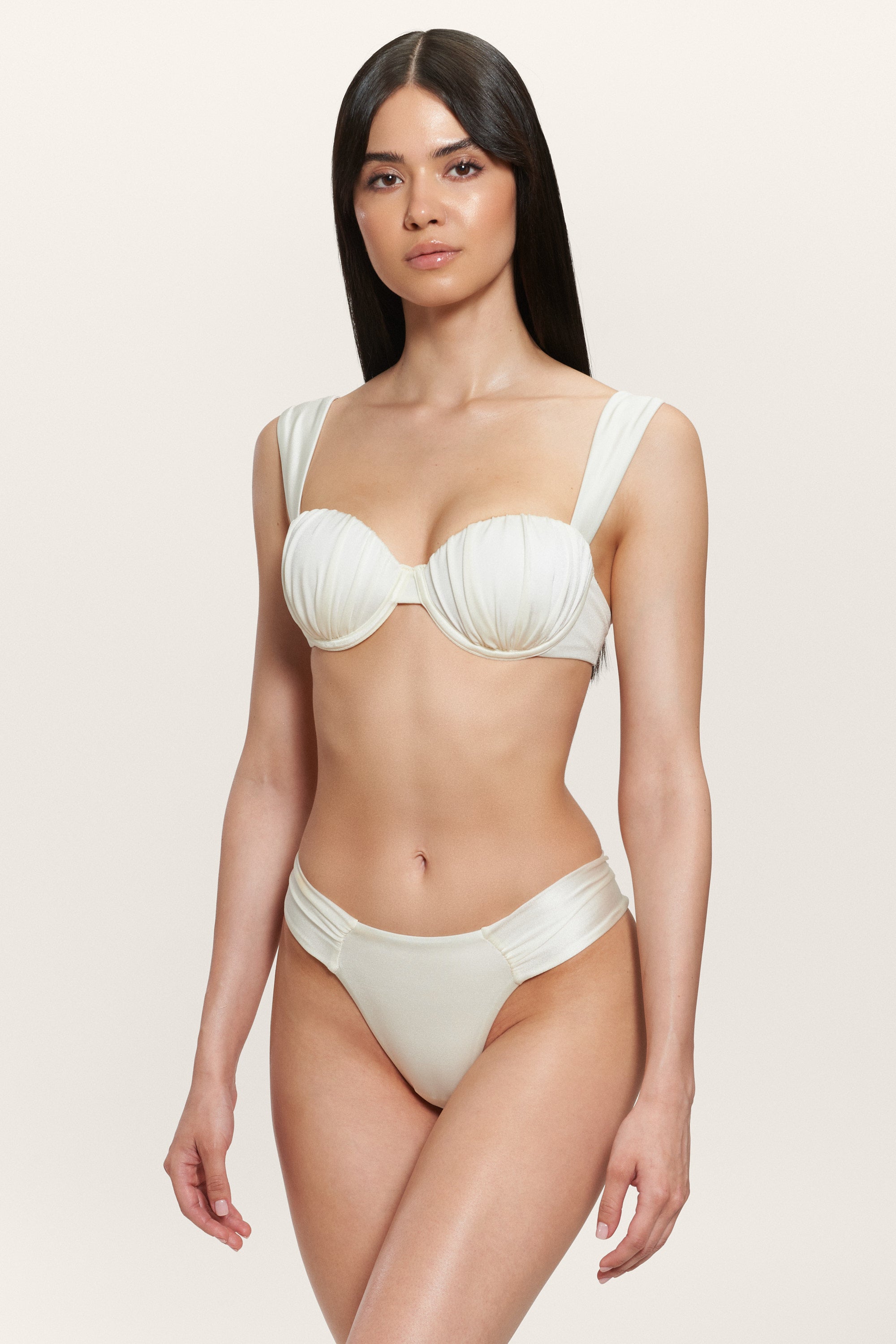 Slip de baie brazilian drapat Alb Perlat